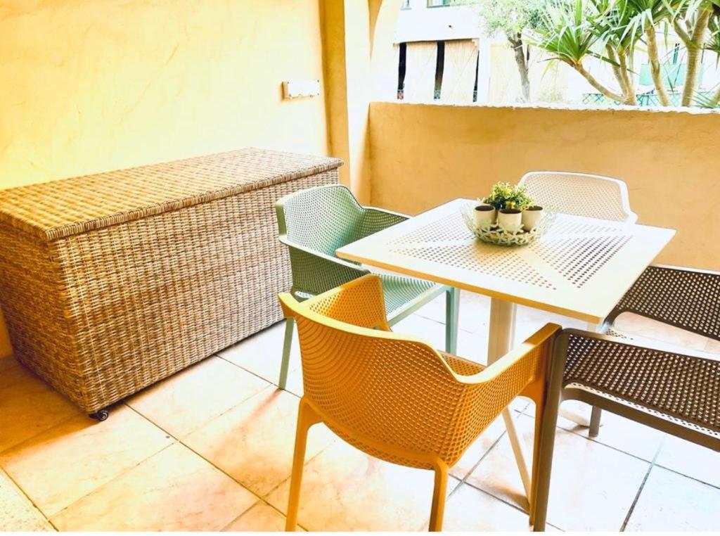 Estupendo Apartamento Urbanizacion Jardines De Zahara. サアラ・デ・ロス・アトゥネス エクステリア 写真