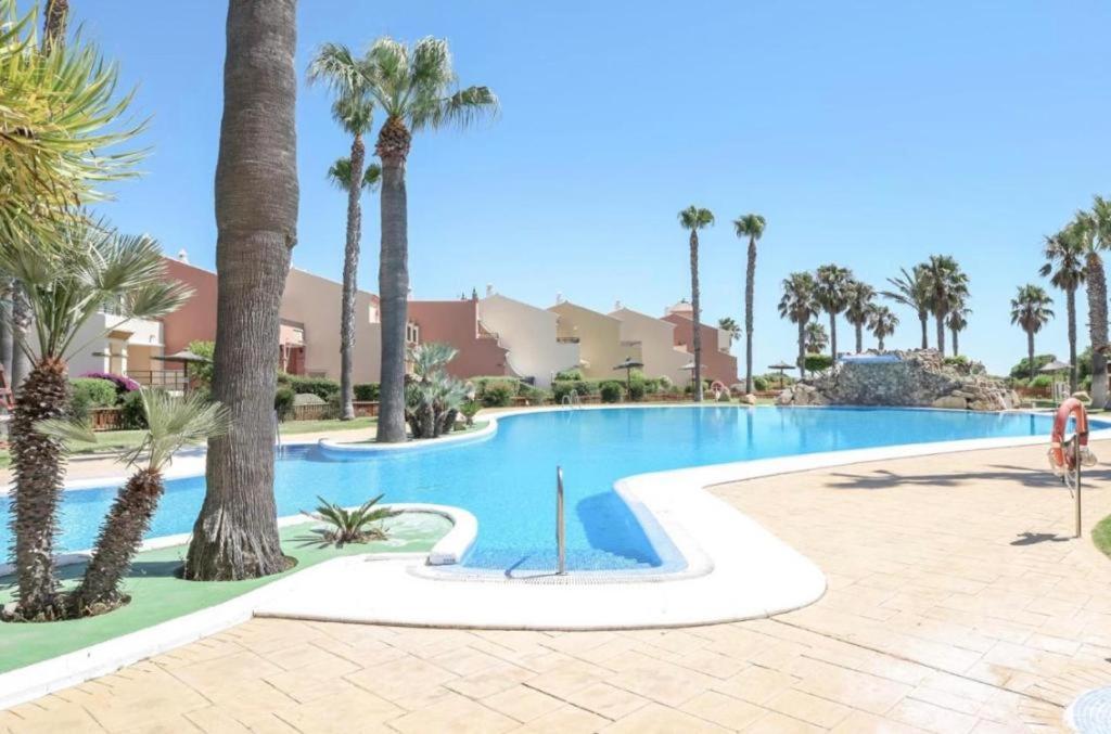 Estupendo Apartamento Urbanizacion Jardines De Zahara. サアラ・デ・ロス・アトゥネス エクステリア 写真